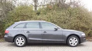 Audi A4 Avant Attraction /Glanz-Paket / Leder /