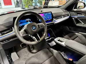 BMW iX2 eDrive20 M Sport Pro DAB HK AHK DA+ adapt. LED Bild 4