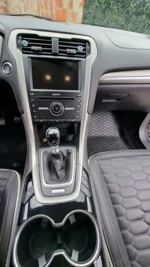 Ford Mondeo Turnier 2.0 TDCi Start-Stopp Vignale Bild 2