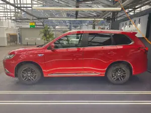 Mitsubishi Outlander Outlander Plug-In Hybrid 2.4 4WD Plug-In Hybrid+ Bild 2