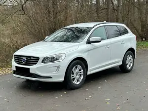 Volvo XC60 2.0L Momentum 2WD *Automatik* *AHK*