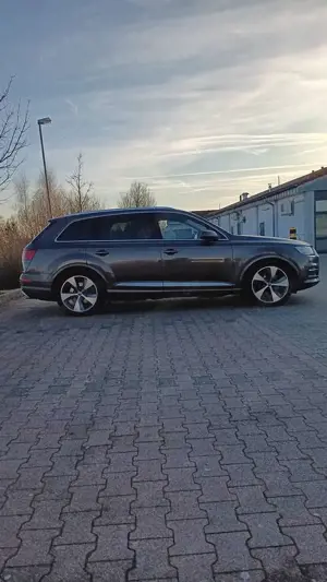 Audi Q7 Audi Q7 3.0 TDI quattro – 7 Sitzer