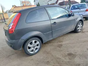 Ford Fiesta Fiesta  3-tg, 1.4,Klimaanl., Sitzheiz., TÜV neu Bild 5