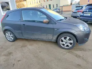 Ford Fiesta Fiesta  3-tg, 1.4,Klimaanl., Sitzheiz., TÜV neu Bild 4