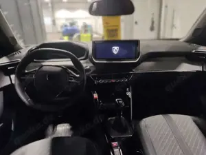 Peugeot 2008 Allure Shz Navi Kamera PDC v+h Keyless Plus Bild 5