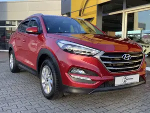 Hyundai TUCSON 1.6 Advantage 4WD PDC SHZ KAMERA NAVI