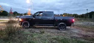 Dodge RAM 1500 5,7l Hemi Laramie 96dB