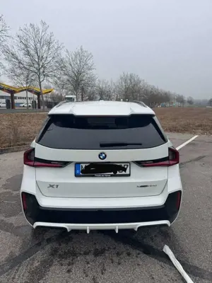 BMW X1 20 d sDrive M Sport Bild 2