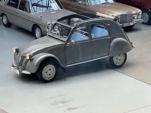 Citroen 2CV AZLM, vor 22 Jahren nachhaltig restauriert