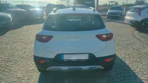Kia Stonic Silver 1.0 T-GDI Kamera+LED+SHZ+Leichtmetallfelgen Bild 3
