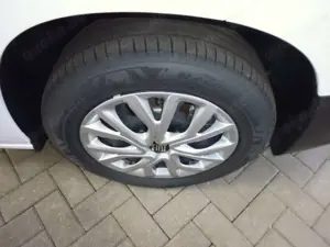 Fiat Doblo 1.5 Kombi mit PKW Zulassung LED-Scheinwerfer Navi Bild 5