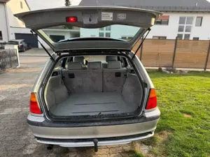 BMW 318 318i touring Bild 3