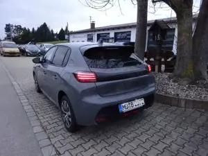 Peugeot 208 Hybrid 110 Allure Bild 3