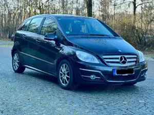 Mercedes-Benz B 200 B-Klasse Turbo/SHZ/Navi/Xenon/8xbereift