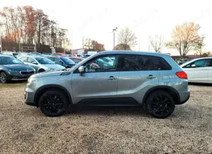 Suzuki Vitara 1.6 DDiS Comfort+ 4x4*Navi*R-Cam*LMF*Pano Bild 2