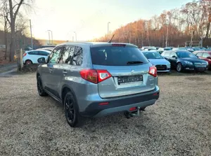 Suzuki Vitara 1.6 DDiS Comfort+ 4x4*Navi*R-Cam*LMF*Pano Bild 3