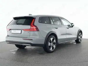 Volvo V60 CC B4 Diesel AWD Plus 18"+AHK+WINTER-PAKET Bild 2