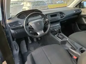 Peugeot 308 Access Bild 5