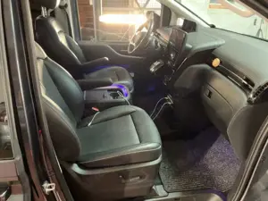 Hyundai STARIA 2.2 CRDi Signature 4X4 Bild 4