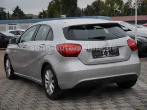Mercedes-Benz A 180 BlueEfficiency AUTOMATIK/Leder/Navi/Kamera Bild 2
