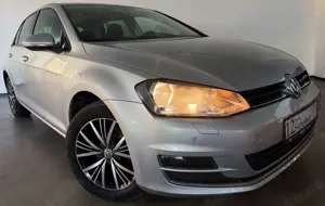 Volkswagen Golf VII Lim. Allstar BMT 1.Hand Kamera TÜV NEU