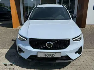 Volvo XC40 Plus Dark 2WD Bild 2