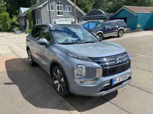Mitsubishi Outlander 2.4L PHEV TOP Bild 2