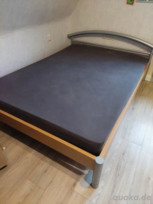 Bett 140 x 200cm mit Sprungrahmen und Matratze