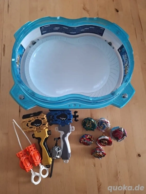 Beyblade Burst, 6 Beyblades + Starter und Arena