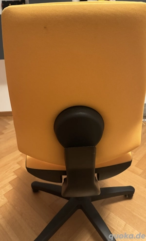 Schreibtischstuhl GEM, Drehstuhl gelb mit Hartbodenrollen