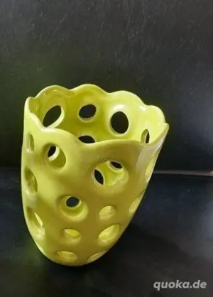 Blumentopf grün Porzellan ca. 15cm hoch ca. 13cm breit