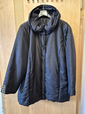 Leichter Steppmantel mit hohem Kragen