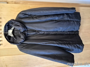 Leichter Steppmantel mit hohem Kragen