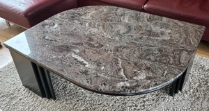 Couchtisch mit Granitplatte
