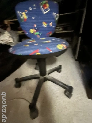 Schreibtischstuhl für Kinder bunt gemustert