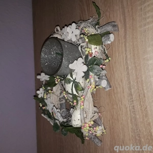 Oster- oder Frühlingsgesteck mit Kerzenglas  