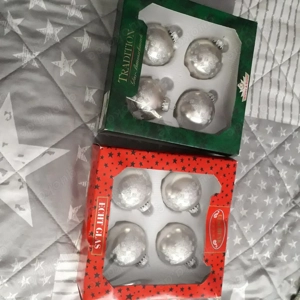 Weihnachtskugeln silber mit Ornament 8 Stück   4,-