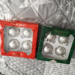 Weihnachtskugeln silber mit Ornament 8 Stück   4,-