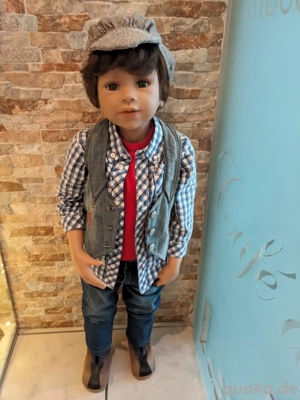 Puppe mit Zertifikat