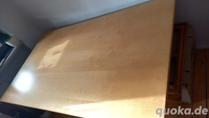 Schöner großer Tisch