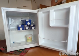 Kleiner Tisch - Kühlschrank, Minibar, für Zimmer im Pflegeheim, evtl. Lieferung