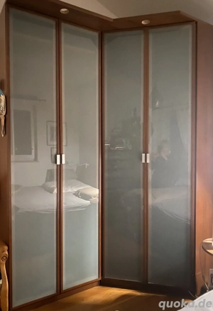 Eckkleiderschrank aus Holz