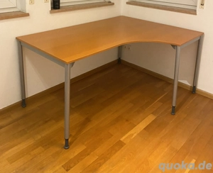 Eckschreibtisch aus Holz