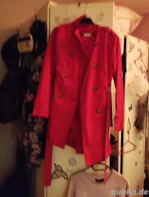 rote Stoffjacke 