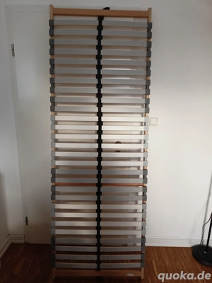 Zwei neuwertige Lattenroste