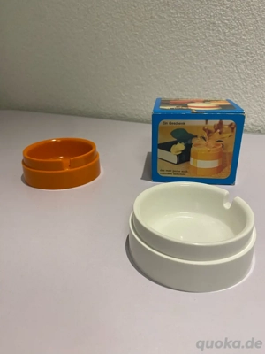 Zwei kleinere Soloaschenbecher, unbenutzt