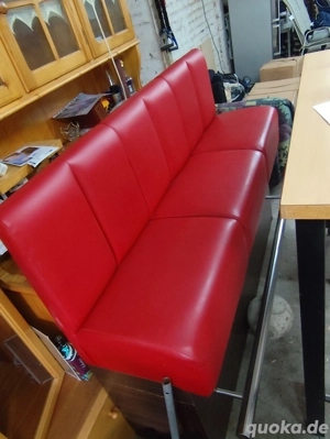 Hoch Sof  mit 4 Stullen und hoch Tisch. 