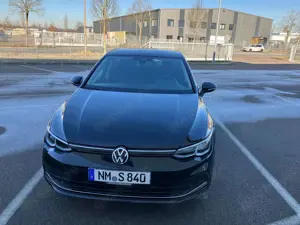 Volkswagen Golf Golf 1.5 TSI  Active -  Sommerreifen m. Alufelgen