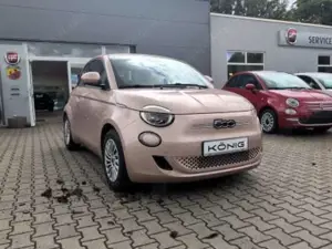 Fiat 500e 3+1 Elektro 42 kWh 113 PS Automatik