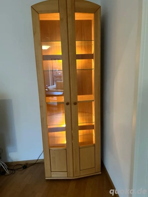 Holzvitrine mit Beleuchtung 